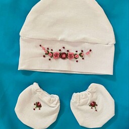 کلاه و دستکش نوزاد سایز صفر تا یک سال گلدوزی شده با دست با پارچه پنبه نخ