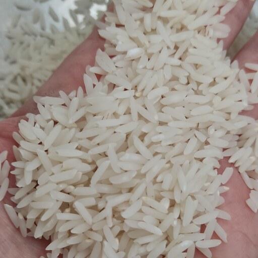 برنج طارم فریدونکنار بوجار نشده ولی با دانه ریز بسیار کم