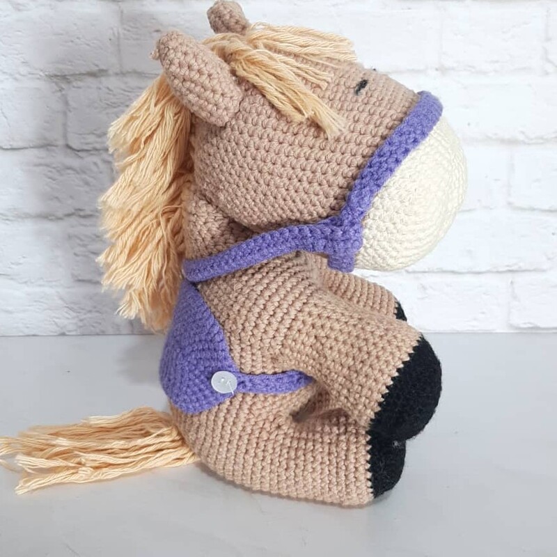 عروسک اسب دستباف بسیار با کیفیت با حجم بالا از برند معتبر و 25 سانتی