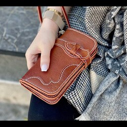 کیف پول زنانه با بند مچی و جای موبایل (چرم طبیعی و کاملا دست دوز )
