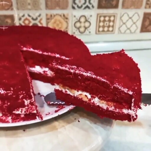 کیک ردولوت خانگی (1300گرم)،کیک کافی شاپی(هزینه ارسال به صورت پس کرایه میباشد)