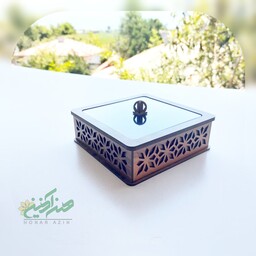 
جعبه پذیرایی آجیل، شکلات و جواهرات کدHB11، جنس چوب درجه 1 ، رنگ آنتیک طلایی، 15در15درارتفاع 5سانتیمتر