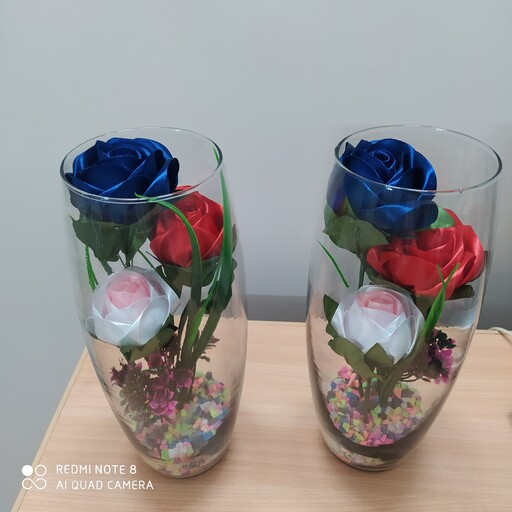 گلدان شیشه ای گل رز 