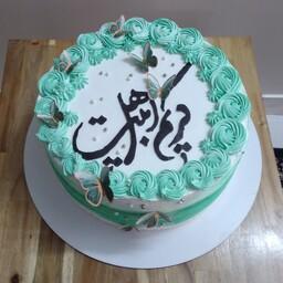 کیک خامه ای میلاد امام حسن مجتبی علیه السلام همراه با موز و گردو قابل سفارش در ابعاد و رنگ و طرح دلخواه
