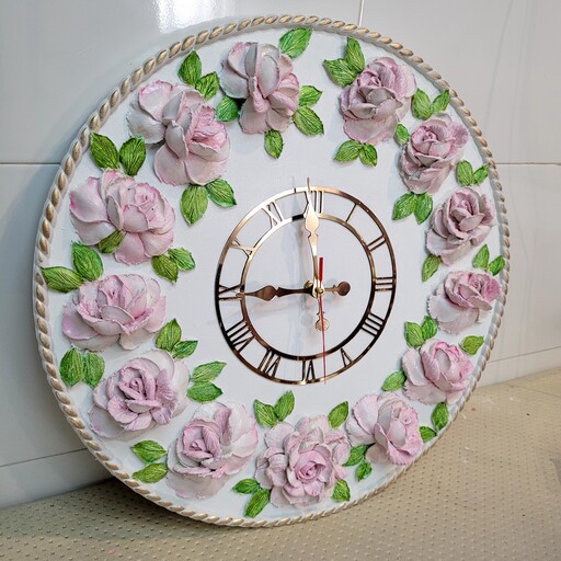 ساعت دیواری سفید تمام گل قطر 50 قابل سفارش در طرح و سایز مورد نظر شما 