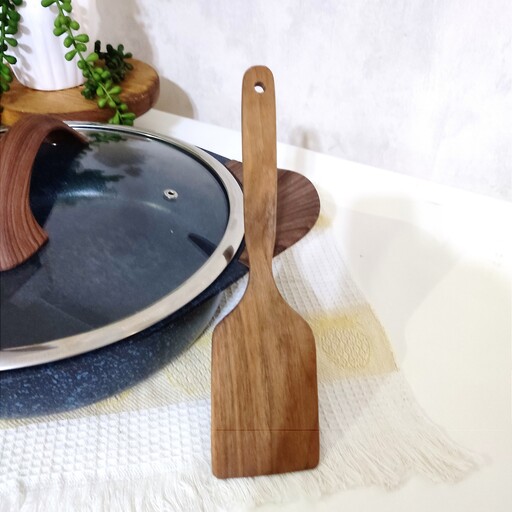 کفگیر چوبی برند أوینه مناسب پخت و پز و سرخ کردن در رنگ تیره و روشن چوب باکیفیت و مرغوب گردو توسکا
