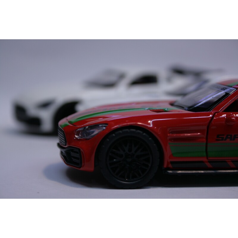 ماکت ماشین فلزی مرسدس بنز  ای ام جی جی تی ار (Mercedes-Benz AMG GTR) موجود به رنگ قرمز 