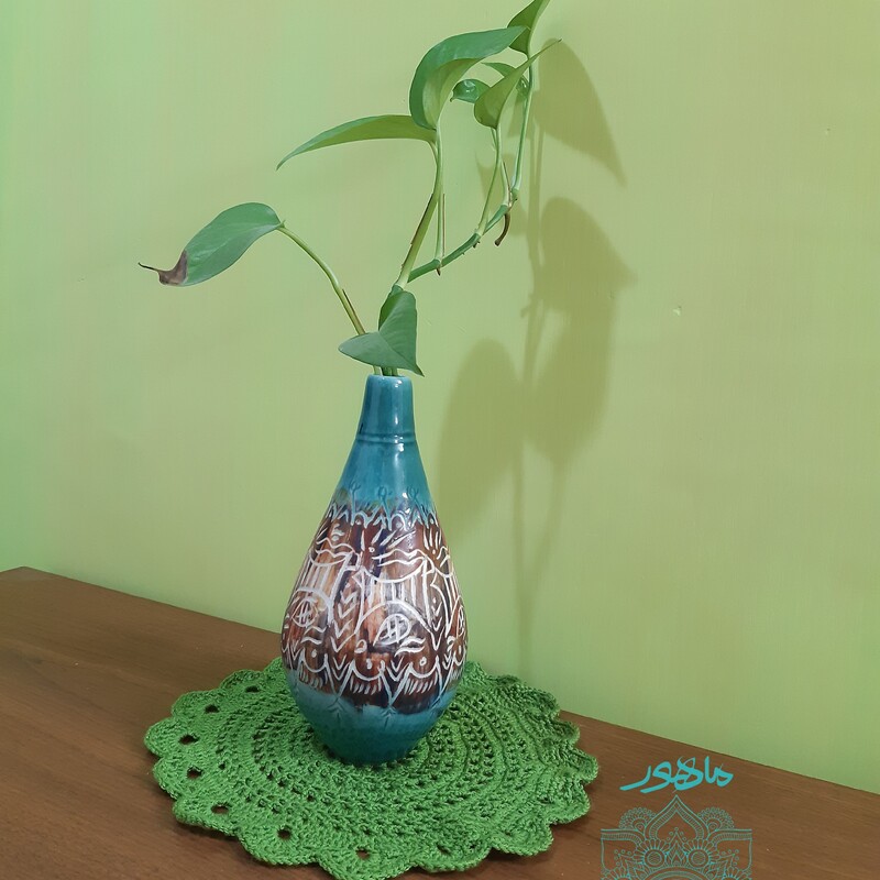 گلدان سرامیکی دستساز  رنگ آبی فیروزه ای در طرح متنوع و زیبا و خاص