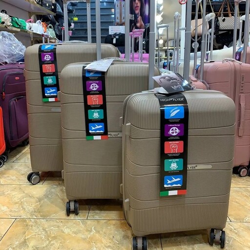چمدان  سه تیکه  خارجی وارداتی صد در صد نشکن پلی پروپیلن تضمینی  چمدان مسافرتی  قفل ضد سرقت چهار تیکه  زیپ دوبل 