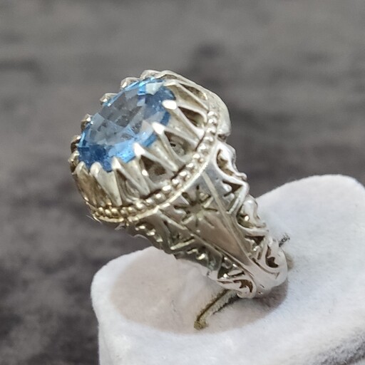 انگشتر نقره توپاز آبی شمش رکاب پنجره ای طرح اشک با نگین الماس تراش (انگشتر مردانه)