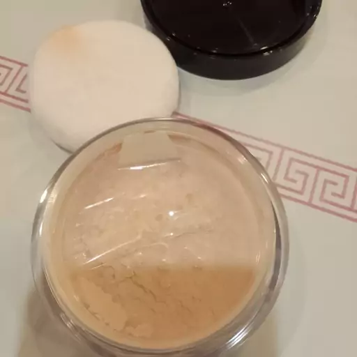 پودر تثبیت کننده آرایش مریدا loose powder 32 پودر فیکس رنگ روشن  merida پودر فیکساتور