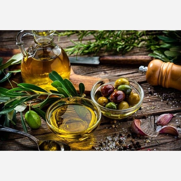 روغن زیتون محلی اصل رودبار  (700گرم) 650 تومان (پس کرایه)
