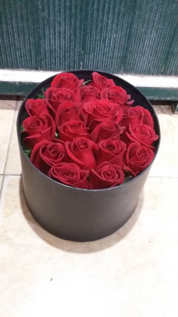 باکس گل رز قرمز طرح یاسمن