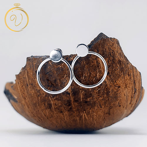 گوشواره حلقه‌ای نقره‌ای با پلاک دایره‌ای IAM