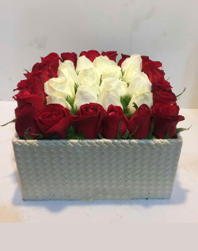 باکس گل چرمی سفید و قرمز کد 410