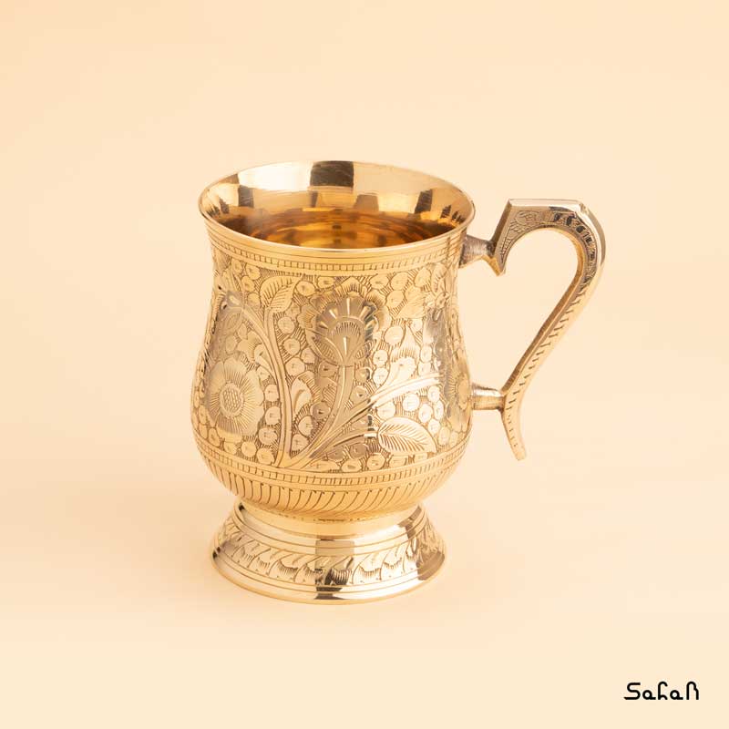 لیوان برنجی قلمزنی طلایی دسته دار پایه دار