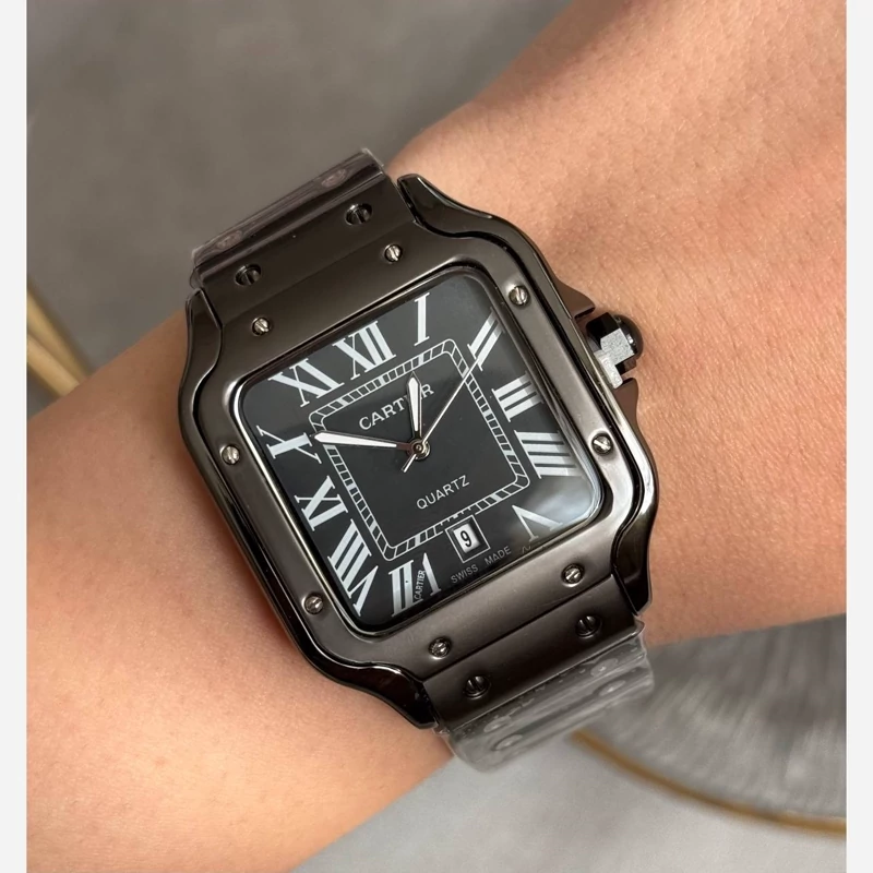 ساعت مردانه کارتیر نقره ای و طلایی و صفحه روشن رو دست