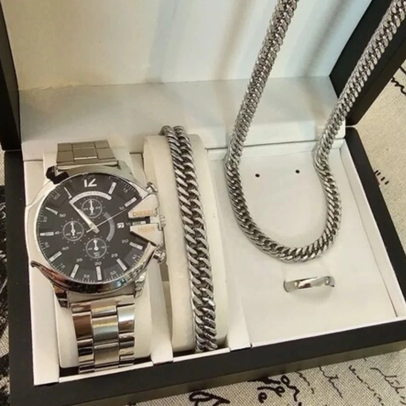 ساعت مچی  مردانه برند دیزل شاخدار نقره ای همراه دستبند کارتیر و حلقه و گردنبند