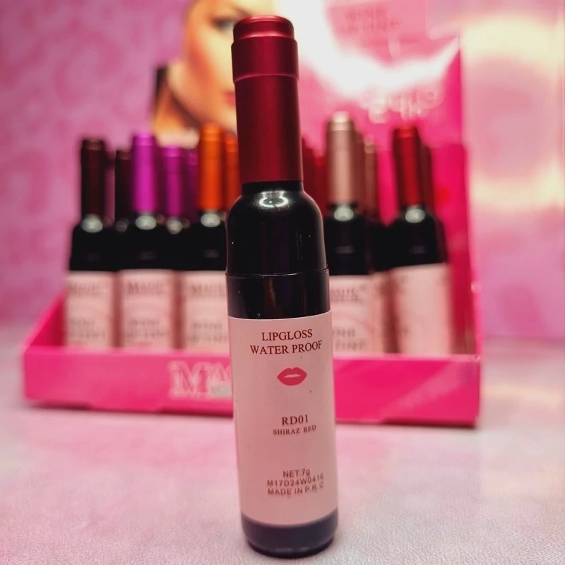 تینت لب طرح شامپاین بشدت سبک رو لب ها احساس نمیشه