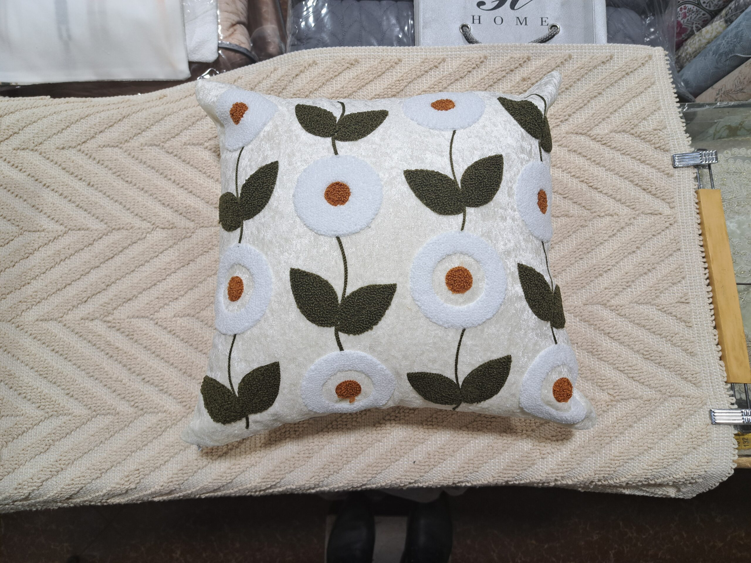 کوسن مخمل گلدوزی دار 45×45 سانتی‌متر