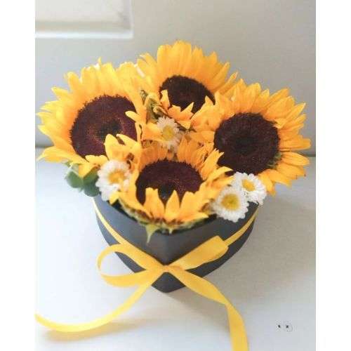 خرید باکس گل آفتابگردان برای مادربزرگ 30483