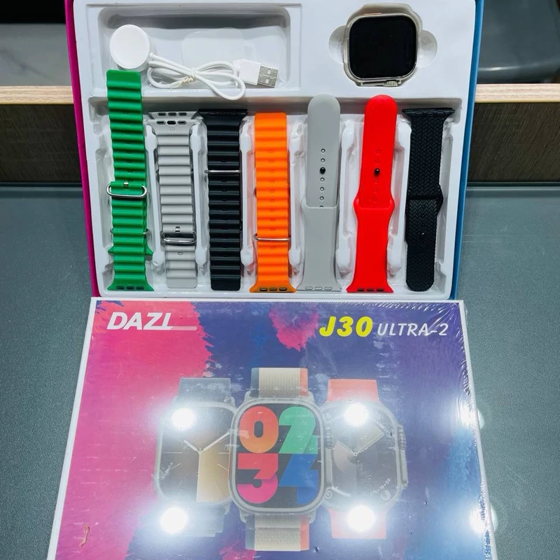 ساعت هوشمند مدل J30 ultra2 دارای 7 نوع دستبند شارژر وایرلس