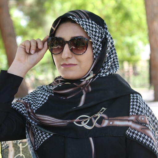روسری نخ گارزا دور دستدوز  طرح پیچازی رنگ مشکی