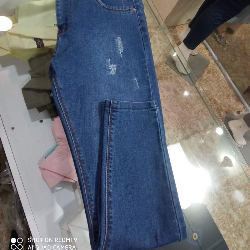 شلوار جین زنانه قد86رنگ سرمه ای در دو سایز 31و32که مناسب برای سایزهای 40و42میباشد