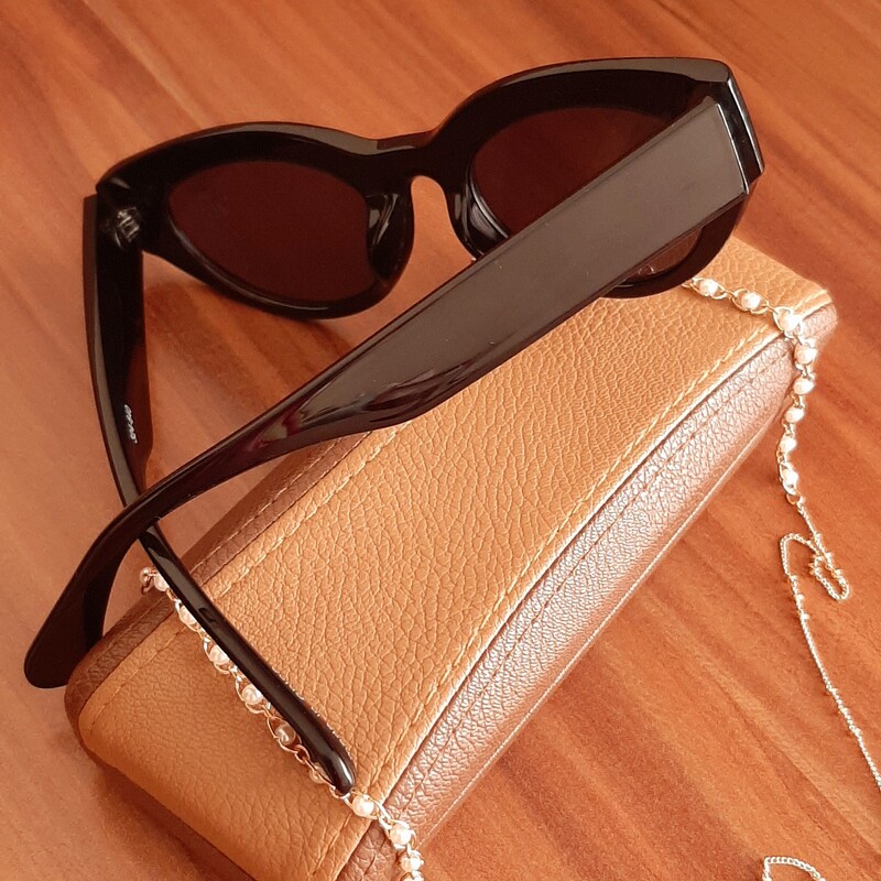 عینک آفتابی اسپرت زنانه و مردانه مشکی پلاستیک فشرده کیف و دستمال رایگان