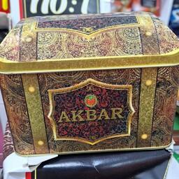 چای اکبر AkBARصندوقی قوطی فلزی با طعم توت فرنگی در بسته بندی 250 گرمی