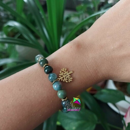 دستبند زنانه عقیق اصل طبیعی و حدید با پلاک استیل رنگ ثابت طرح درخت