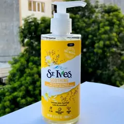 ژل شوینده و تسکین دهنده صورت بابونه سینت ایوز St Ives Soothing حجم 200 میلی لیتر