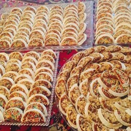 حلوا زعفرانی با نان بستنی و تزئینات دلخواه در بسته های نیم کیلویی