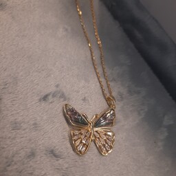 گردنبند مدل پروانه نگین دار طلایی استیل رنگ ثابت