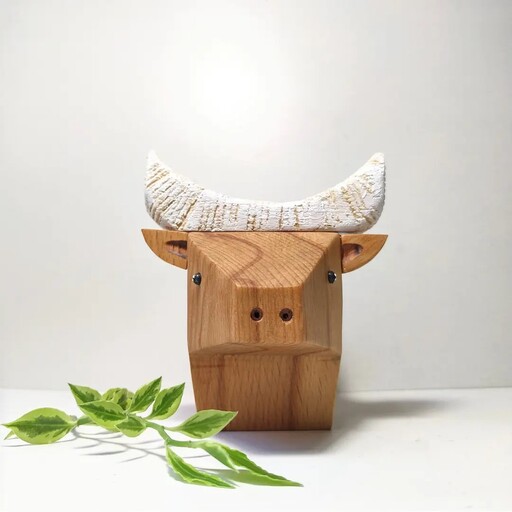 مجسمه گاو چوبی دست ساز شاخ دار با چوب با کیفیت