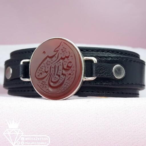 دستبندمردانه عقیق سرخ خط درجه یک اباالحسن علی ولی الله قاب نقره دستساز 
