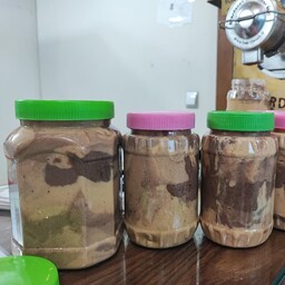 کره بادام زمینی مخلوط با کاکائو ، کنجد و سایر مغزیجات 