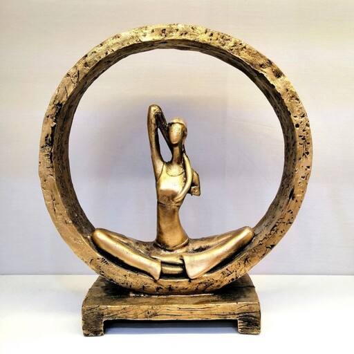 مجسمه و تندیس پلی استری طرح یوگا طلایی