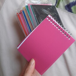 دفترچه یادداشت سایز متوسط در رنگبندی متوسط و کاربردی برای تمام سنین و مناسب خانه و مدرسه و محل کار