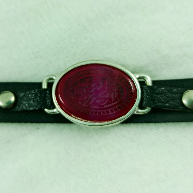 دستبند چرم دارای سنگ عقیق خطی طرح فقط حیدر امیر المومنین است سلین کالا MPS-12301