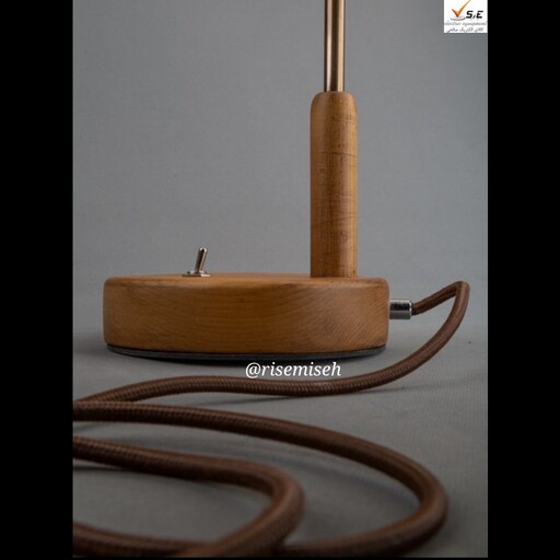 چراغ مطالعه چوبی رومیزی دست ساز مدل گرد سر انجیری ( چوب روس )