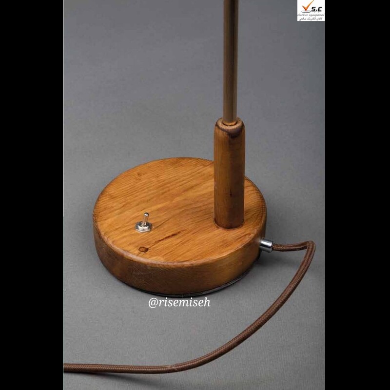 چراغ مطالعه چوبی رومیزی دست ساز مدل مربع سر انجیری ( چوب روس )