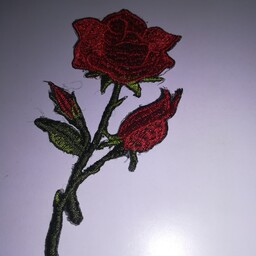 تکه دوزی گل رز ابریشمی یا پنل گلدوزی شده گل سرخ 