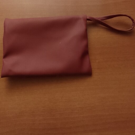 کیف کوچک دستی مچی کیف پول کیف آرایشی لوازم آرایش کیف مدارک زیپی زیپدار قرمز زرشکی چرم مصنوعی ابعاد 22 در 16
