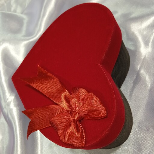 جعبه کادویی طرح قلب قرمز و مشکی سایز کوچک