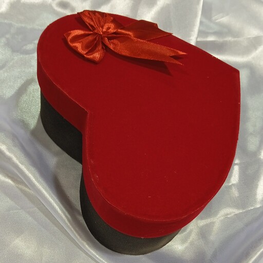 جعبه کادویی طرح قلب قرمز و مشکی