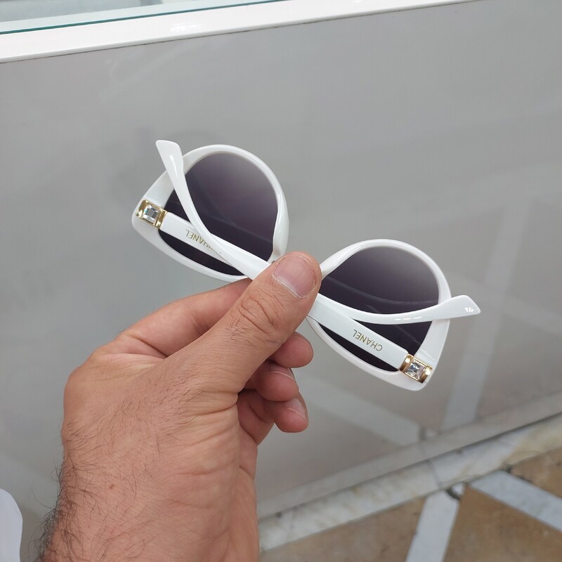 عینک آفتابی زنانه نگین دار مارک چنل  یووی 400رنگ مشکی 