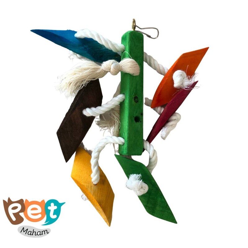 اسباب بازی چوبی با رنگ خوراکی مناسب انواع پرندگان