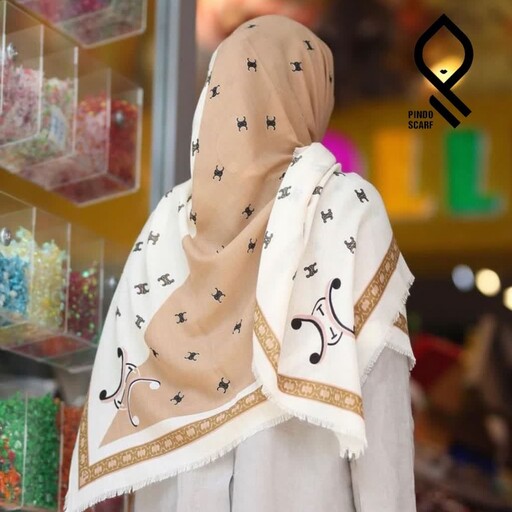 روسری نخی سیا اسکارف وارداتی زمینه کرم شیری برند ارکیده قواره 135 در 135

