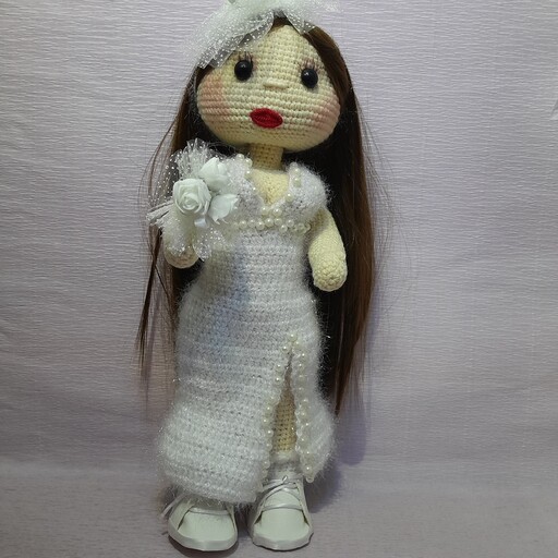 عروسک مدل عروس قلاب بافی کاملا دستبافت وبافته شده با کاموای ایرانی وکاموای سوزنی 